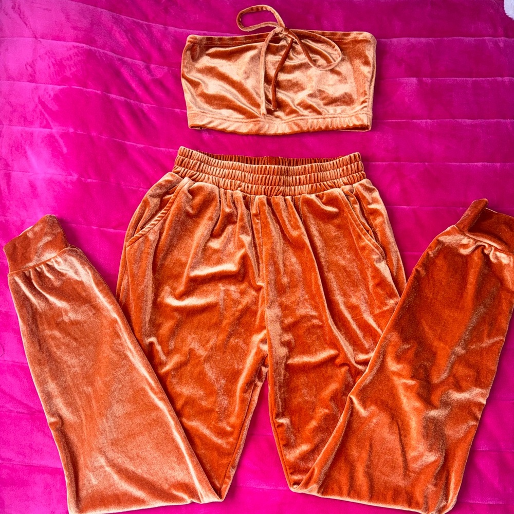 Super cute Orange Velvet Baddie set🧡🍊